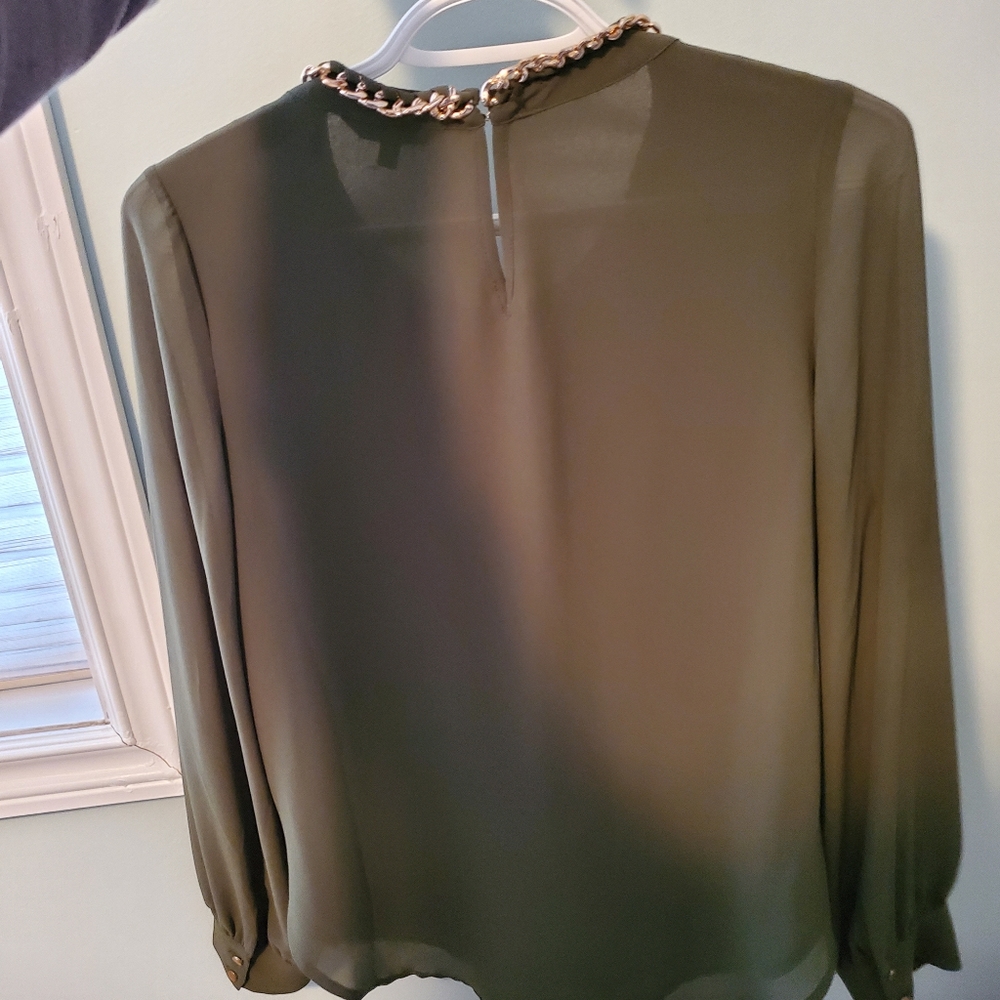 Woman's olive blouse - Picture 5 of 6